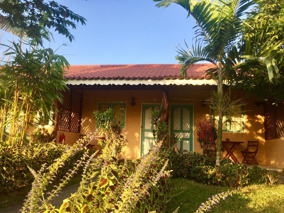 Soluna Guest House Pantai Cenang  Eksteriør bilde